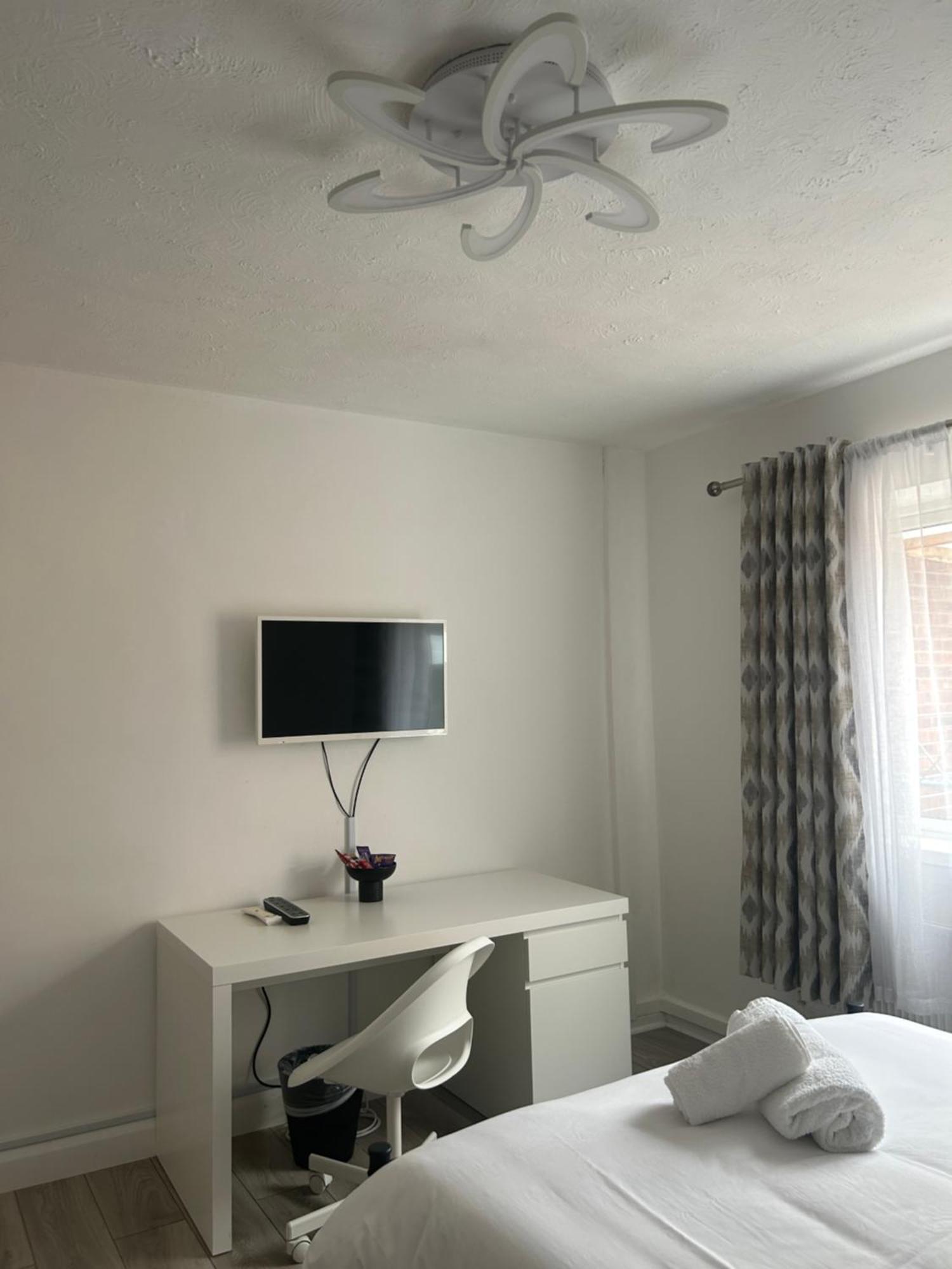 No6 Overnight Stays Free Onsite Parking Hindlip Exteriör bild
