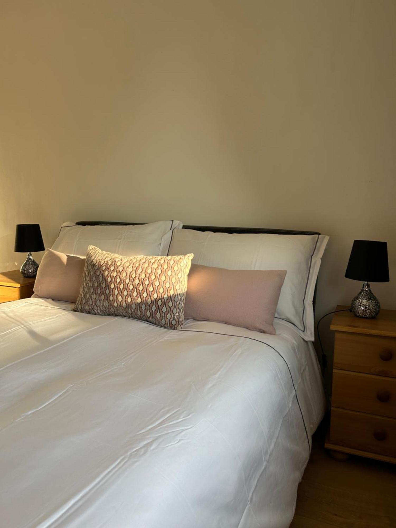 No6 Overnight Stays Free Onsite Parking Hindlip Exteriör bild