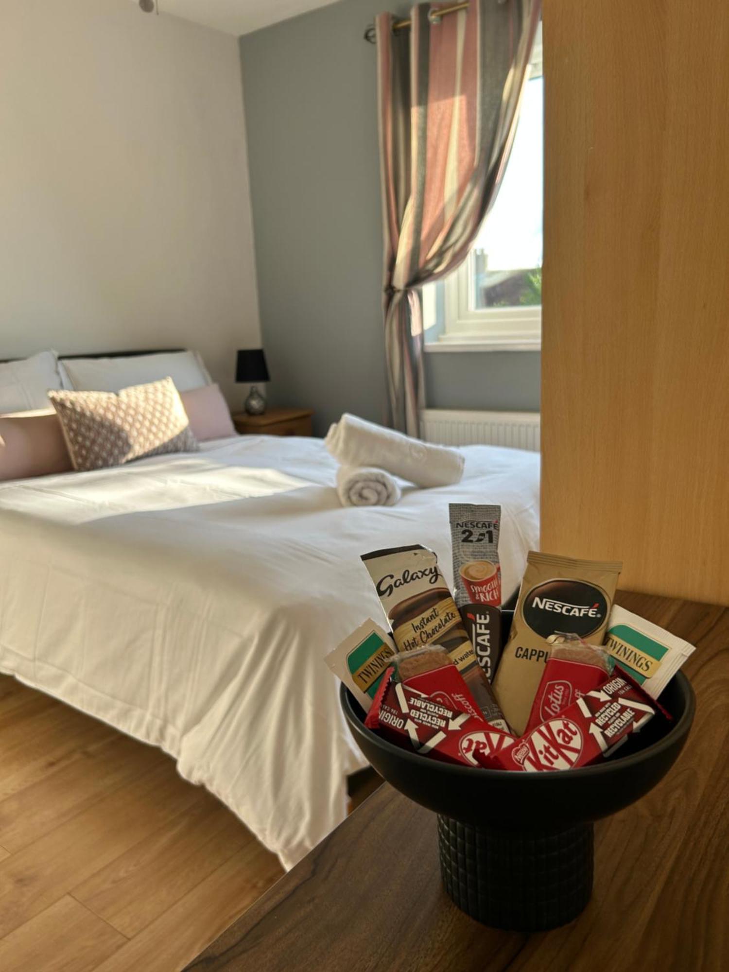 No6 Overnight Stays Free Onsite Parking Hindlip Exteriör bild