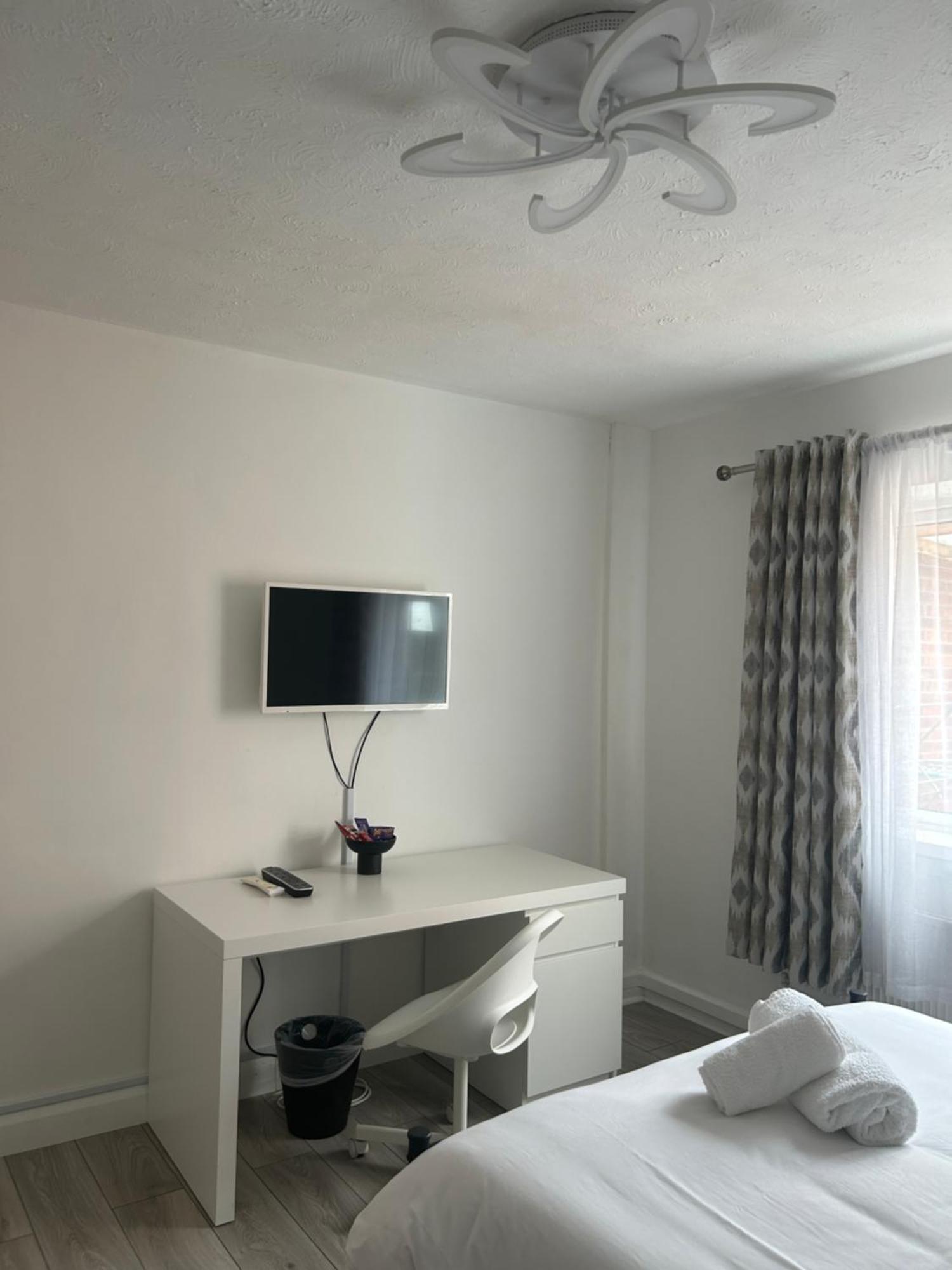 No6 Overnight Stays Free Onsite Parking Hindlip Exteriör bild
