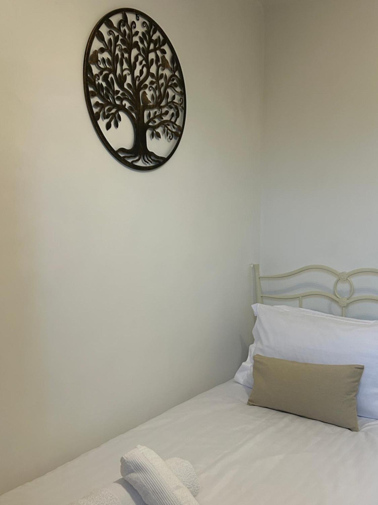No6 Overnight Stays Free Onsite Parking Hindlip Exteriör bild