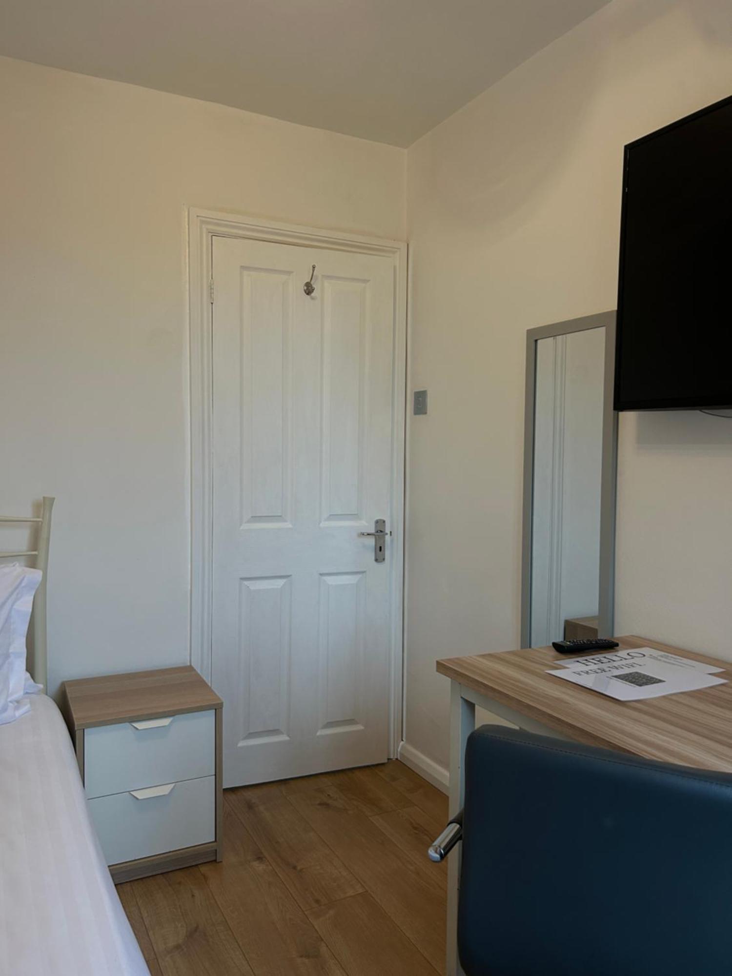 No6 Overnight Stays Free Onsite Parking Hindlip Exteriör bild