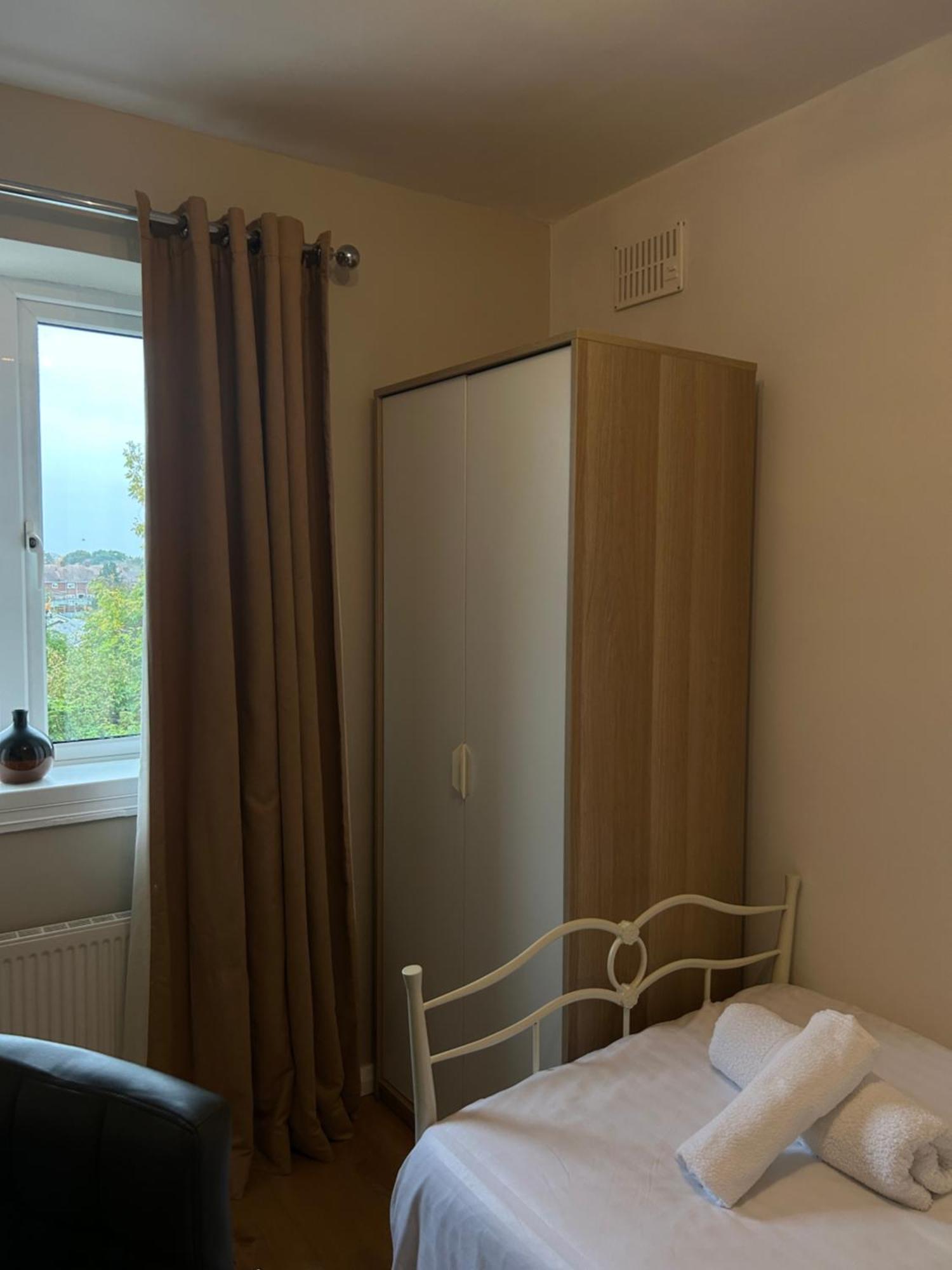 No6 Overnight Stays Free Onsite Parking Hindlip Exteriör bild